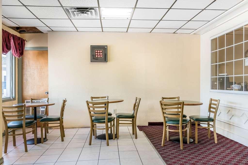 Quality Inn Airport Reading Restaurant photo